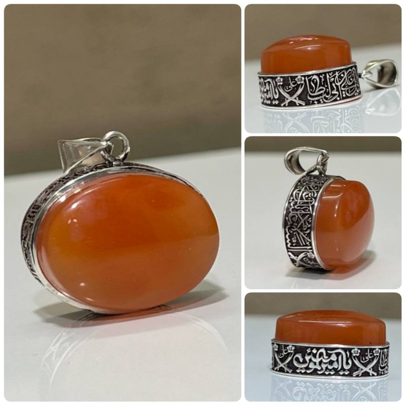 مدال عقیق یمنی با قاب طرح قلم زنی همراه گنجینه پنج حرز شریف