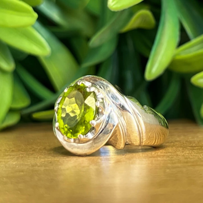 انگشتر مردانه با سنگ زبرجد خوشرنگ معدنی