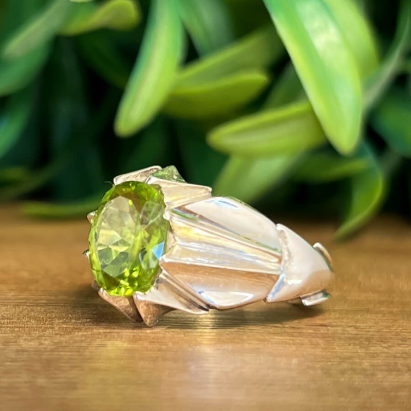 انگشتر مردانه با سنگ زبرجد خوشرنگ معدنی