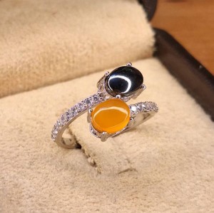 انگشتر زنانه حدید صینی و عقیق یمنی با رکاب نقره کد 102