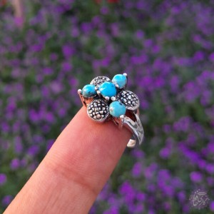 انگشتر زنانه با سنگ فیروزه نیشابور رکاب نقره