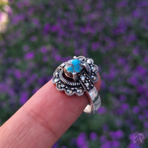 انگشتر زنانه با سنگ فیروزه نیشابور رکاب نقره