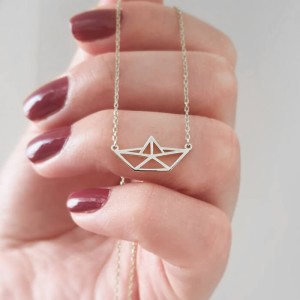 گردنبند نقره طرح قایق کاغذی