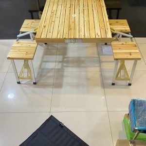 میز کمپینگ تاشو با روکش چوب طبیعی قاب آلومینیومی 86L x 72.5W x 67Hcm