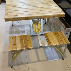 میز کمپینگ تاشو با روکش چوب طبیعی قاب آلومینیومی 86L x 72.5W x 67Hcm