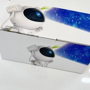 چراغ خواب مدل کهکشانی آدم فضایی ایستاده