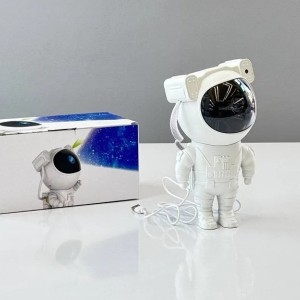 چراغ خواب مدل کهکشانی آدم فضایی ایستاده