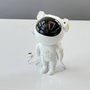 چراغ خواب مدل کهکشانی آدم فضایی ایستاده
