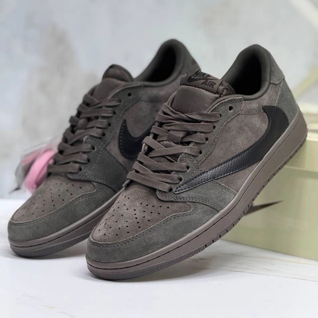 کفش جردن ۱ لو تراویس اسکات قهوهای Jordan 1 Retro Low OG SP Travis Scott Velvet Brown