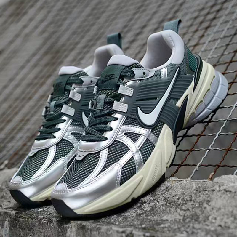 نایک وی تو کی ران Nike V2K Run Vintage Green