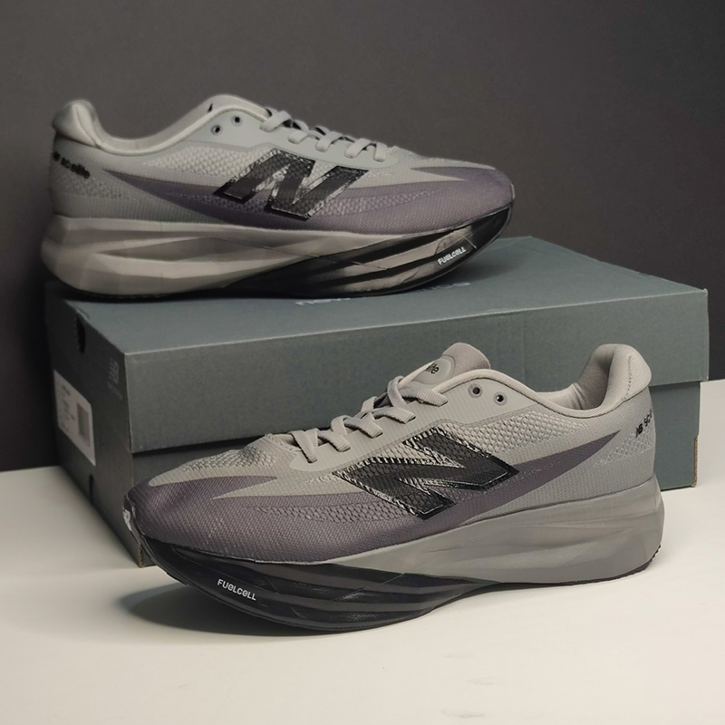 نیوبالانس فیول سل ربل New Balance FuelCell Rebel خاکستری