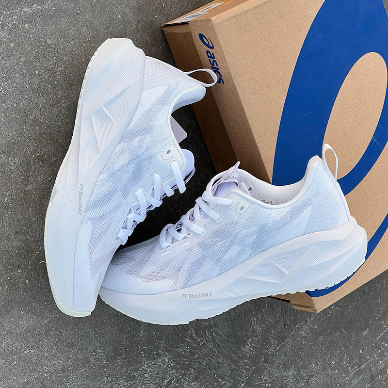 اسیکس نوابلاست 5 سفید ASICS Novablast 5 White Piedmont Grey