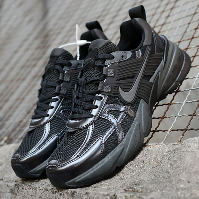 نایک وی تو کی ران مشکی دودی تیره Nike V2K Run Black Dark Smoke Grey