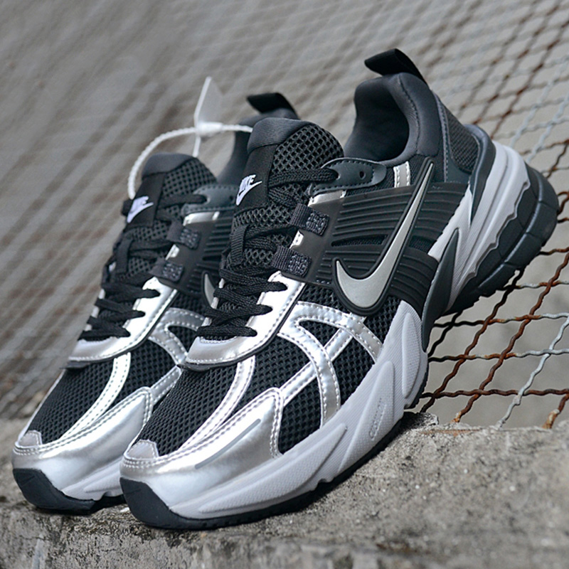 نایک وی تو کی ران مشکی نقره‌ای متالیک Nike V2K Run Black Metallic Silver