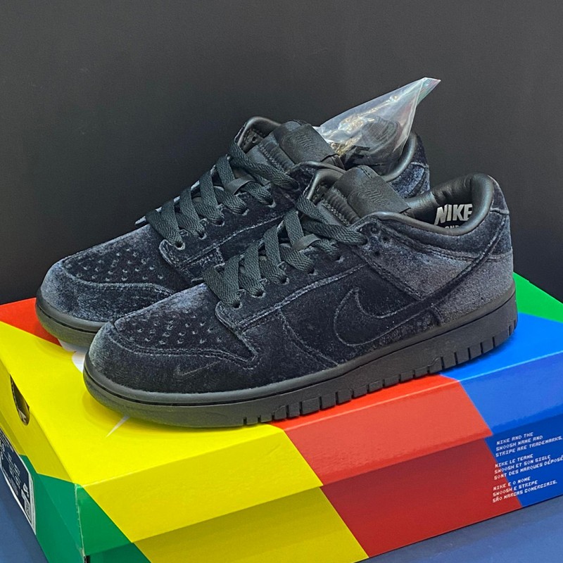 کفش نایک اس بی دانک لو مشکی مخمل Nike Dunk Low Dover Street Market Triple Black Velvet