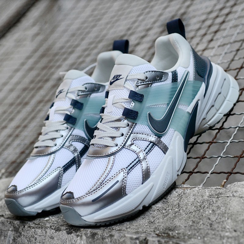 کفش نایک وی تو کی ران سفید طوسی متالیک پلاتینیوم روشن Nike V2K Run Summit White Dark Obsidion