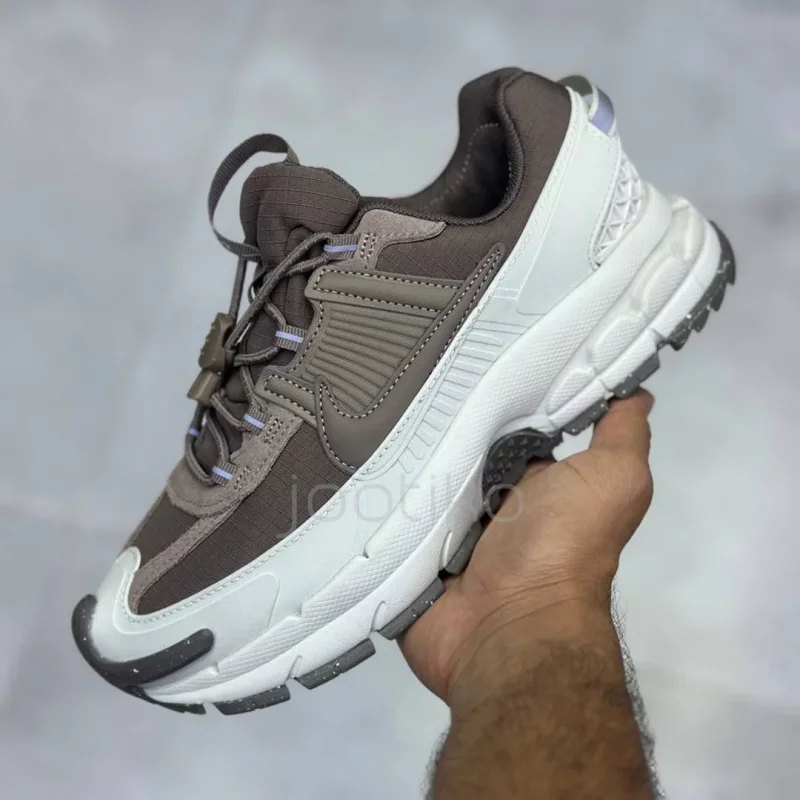 کفش نایک زوم ومرو 5 روم قهوه ای استخوانی Nike Zoom Vomero 5 Roam Light Bone Mink Brown