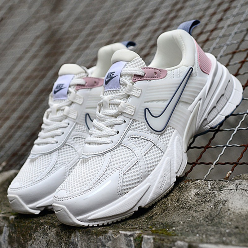کفش نایک وی تو کی ران سفید صورتی پاستیلی Nike V2K Run Pastel Pink White