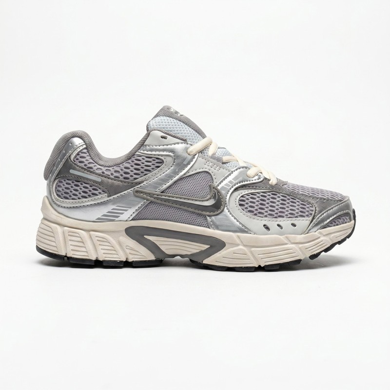 نایک وی فایو آر ان آر نقره‌ای طوسی زیره کرم Nike V5 RNR Cement Grey HJ5228-003