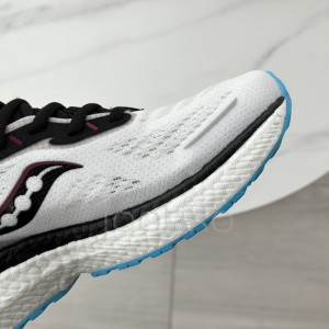 ساکنی ترایامف Saucony Triumph 19