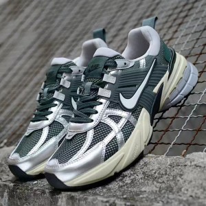 نایک وی تو کی ران Nike V2K Run Vintage Green