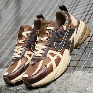 نایک وی تو کی ران Nike V2K Run Light British Tan Sesame قهوه‌ای / کاراملی