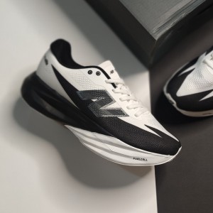 نیوبالانس فیول سل ربل New Balance FuelCell Rebel مشکی