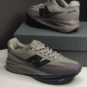 نیوبالانس فیول سل ربل New Balance FuelCell Rebel مشکی سفید