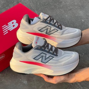 نیوبالانس فرش فوم مور کرم خاکستری با نوار قرمز New Balance Fresh Foam More v6