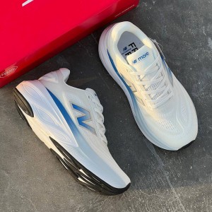 نیوبالانس فرش فوم مور کرم خاکستری با نوار قرمز New Balance Fresh Foam More v6
