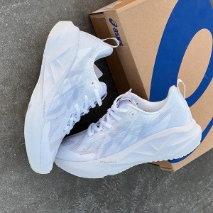 اسیکس نوابلاست 5 سفید ASICS Novablast 5 White Piedmont Grey