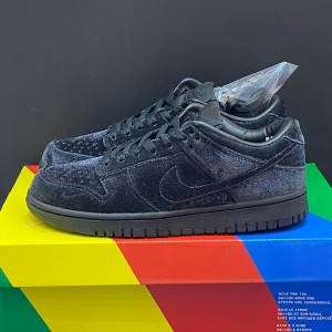 نایک اس بی دانک لو مشکی مخمل Nike Dunk Low Dover Street Market Triple Black Velvet