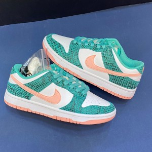 کفش نایک اس بی دانک لو فیروزه‌ای پوست ماری Nike Dunk Low Snakeskin Washed Teal Bleached Coral