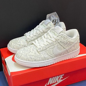 کفش نایک دانک لو سفید طرح پیزلی Nike Dunk Low White Paisley