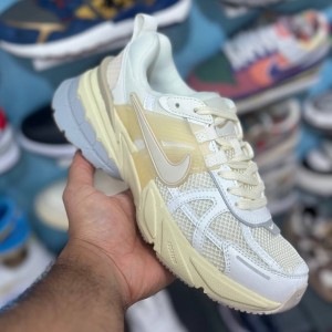 کفش نایک وی تو کی ران سفید شیری Nike V2K Run Pale Ivory