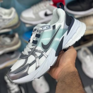 نایک وی تو کی ران سفید طوسی متالیک پلاتینیوم روشن Nike V2K Run Summit White Dark Obsidion