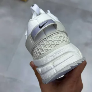 نایک زوم ومرو روم سفید استخوانی Nike Zoom Vomero Roam Summit White Light Bone Light Iron Ore