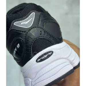 ساکنی پروگرید اومنی ۹ مشکی سفید Saucony ProGrid Omni 9 Black White