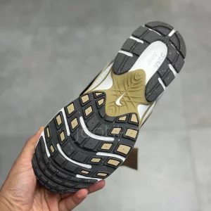 نایک وی فایو آر ان آر متالیک بژ Nike V5 RNR Parachute Beige Metallic Pewter