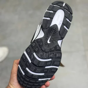 نایک وی فایو آر ان آر سفید متالیک نقره‌ای مشکی Nike V5 RNR White Vast Grey Metallic Silver Black