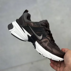 نایک وی تو کی ران قهوه‌ای سوخته Nike V2K Run Velvet Brown White Black Baroque Brown