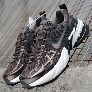 کفش نایک وی تو کی ران قهوه‌ای سوخته Nike V2K Run Velvet Brown White Black Baroque Brown