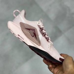 نایک ریکت پگاسوس تریل ۵ صورتی روشن مشکی Nike React Pegasus Trail 5