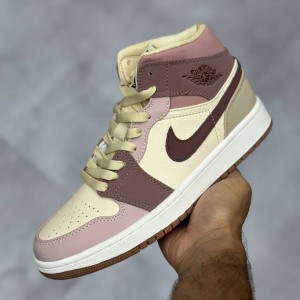 کفش جردن وان مید کرم قهوه ای کالباسی Jordan 1 Mid SE Dark Pony Smoky Mauve
