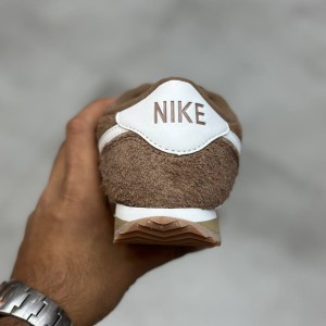 نایک کورتز قهوه‌ای سفید Nike Cortez Vintage Medium Curry FJ2530-200
