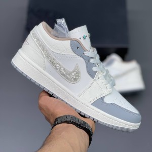 جردن ۱ لو نگینی سفید خاکستری Jordan 1 Low Sail Soft Pearl IH7323-100