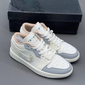 جردن ۱ لو نگینی سفید خاکستری Jordan 1 Low Sail Soft Pearl IH7323-100