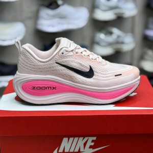 نایک ومرو پلاس هایپر صورتی Nike Vomero Plus Hyper Pink