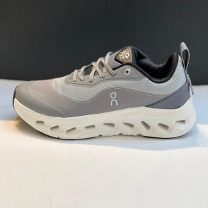 کتونی آن رانینگ کلودتیلت لووه خاکستری سفید On Running Cloudtilt 2 LOEWE Grey