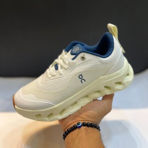 کتونی آن رانینگ کلودتیلت لووه سفید کرم سرمه ای On Running Cloudtilt 2.0 LOEWE White Navy